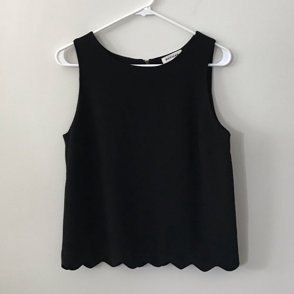 Monteau Tops - ✨HP✨Monteau Scallopped Hem Sleeveless Blouse